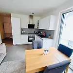 Garden View Luxury Flat With Terrace & Parking-